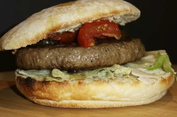 Burger Italien (Ketchup, Ognion cru)